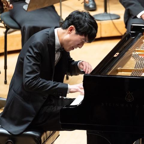 Eric Lu performing with Chicago Symphony Orchestra