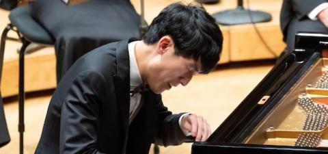 Eric Lu performing with Chicago Symphony Orchestra